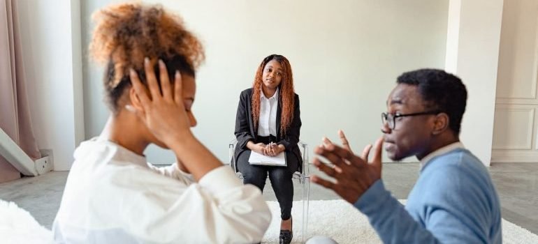 A couple fighting during the couple counseling session.