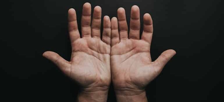 man's hands, how long does kratom stay in the system